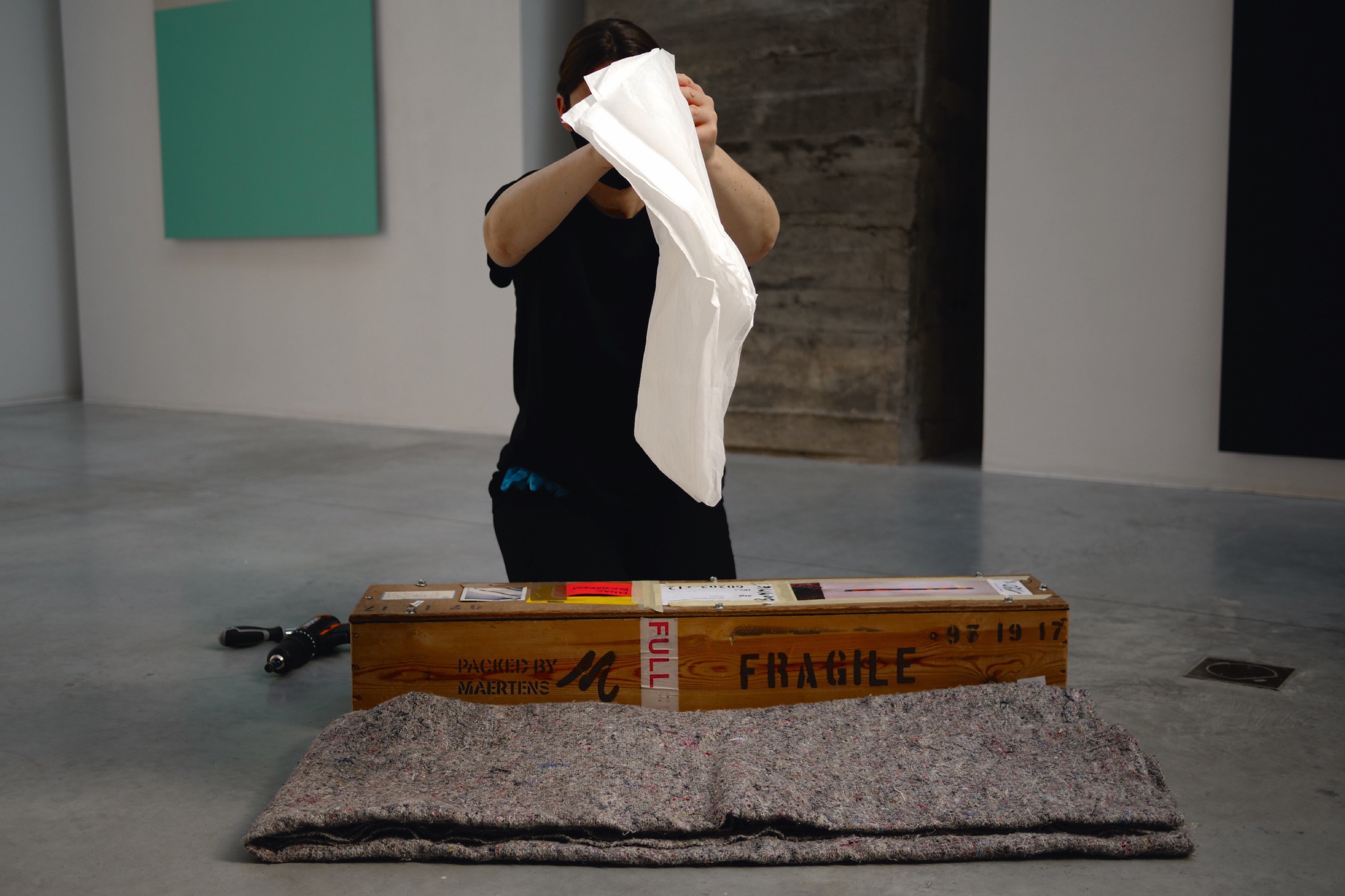 Beatrice Balcou, repititie  Untitled Ceremony #17. – Fondation CAB Collection, Brussel, België, foto © Tom Heene, 2021