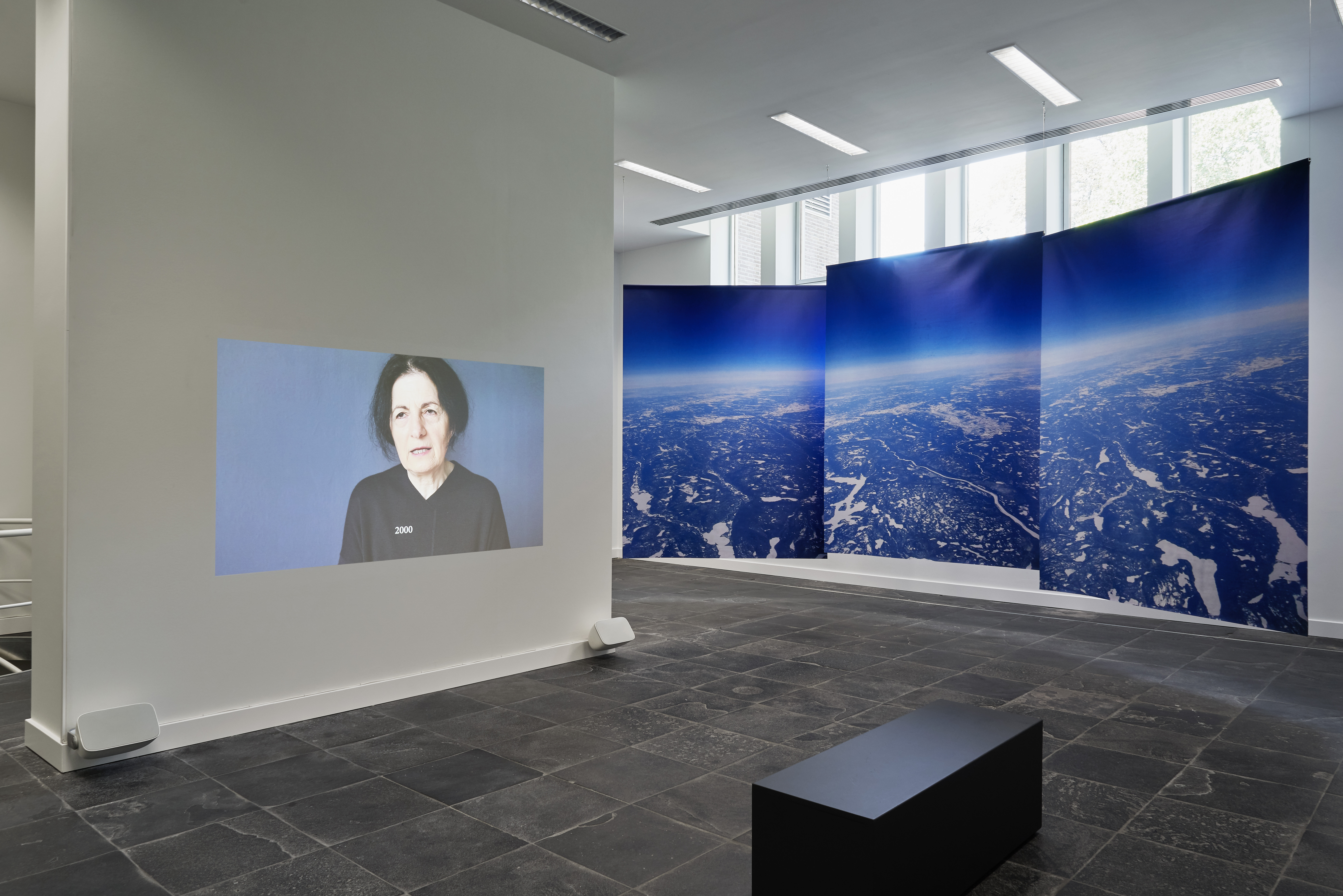 Meggy Rustamova, Horaizon, installatiezicht solotentoonstelling bij de Vrienden van het S.M.A.K., foto Dirk Pauwels