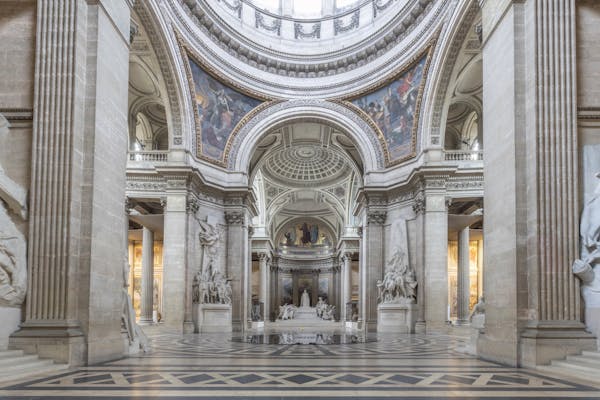 Ann Veronica Janssens, installatiezicht 23:56:04 bij Centre des Monuments Nationaux, Panthéon, 2022, foto Delphine Queme
