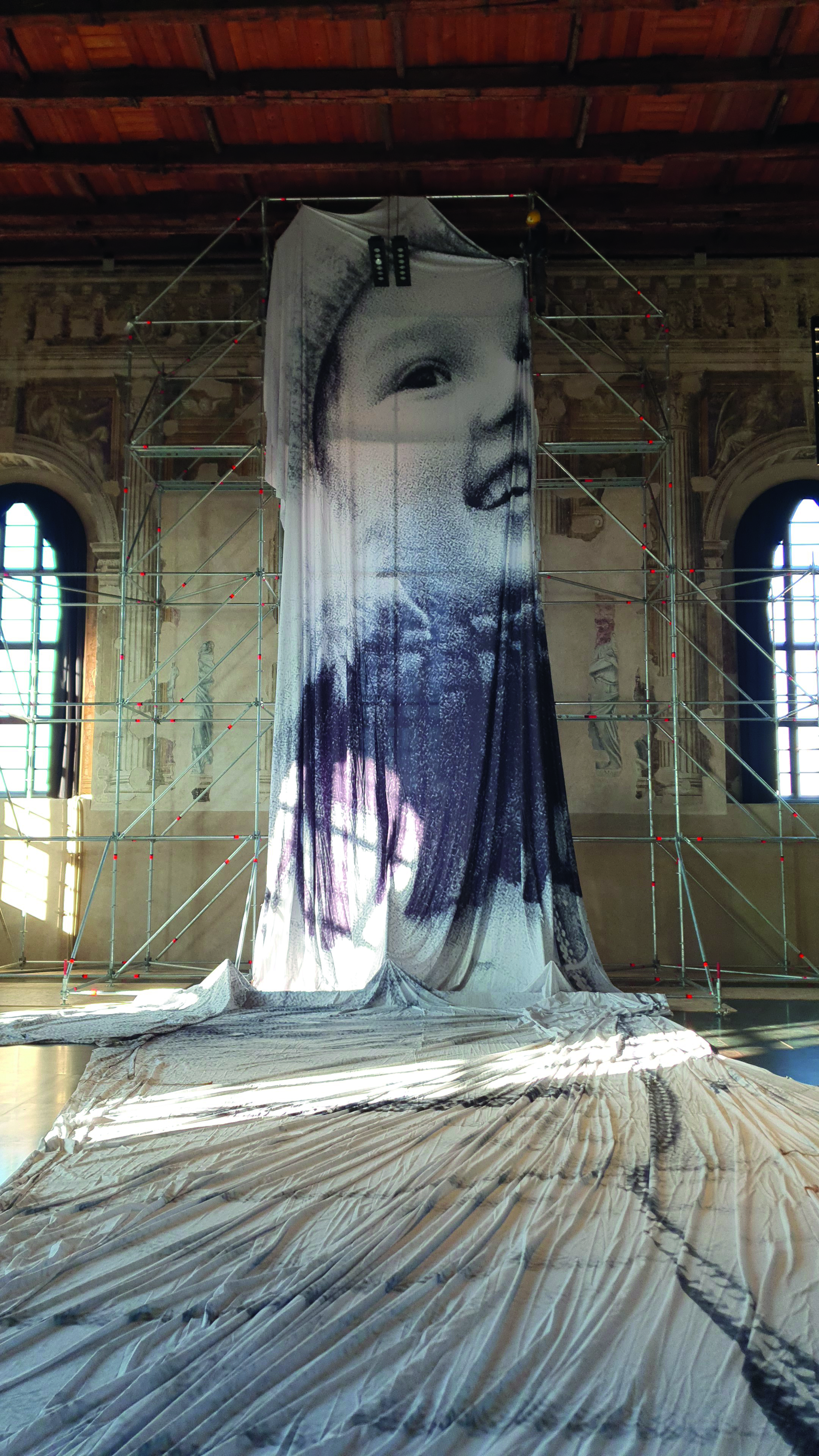 JR, Valeria , 2022, courtesy de kunstenaar, foto PinchukArtCentre