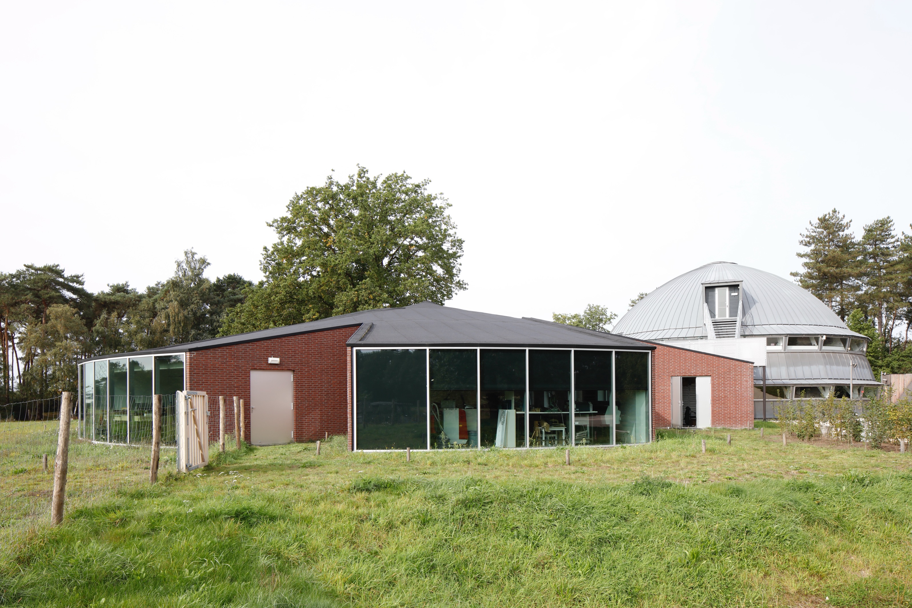 Nieuwe vleugel (2019) met expo- en werkruimte, ontwerpen door Hideyuki Nakayama Architecture en Ido Avissar voor LIST Architecture, © Jan Kempenaers