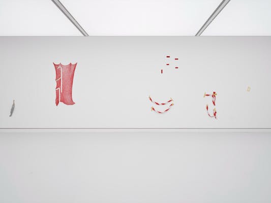 Installation view Hana Miletić, ‘Pieces’, 2022, Kunsthalle Mainz, Mainz, © Norbert Miguletz