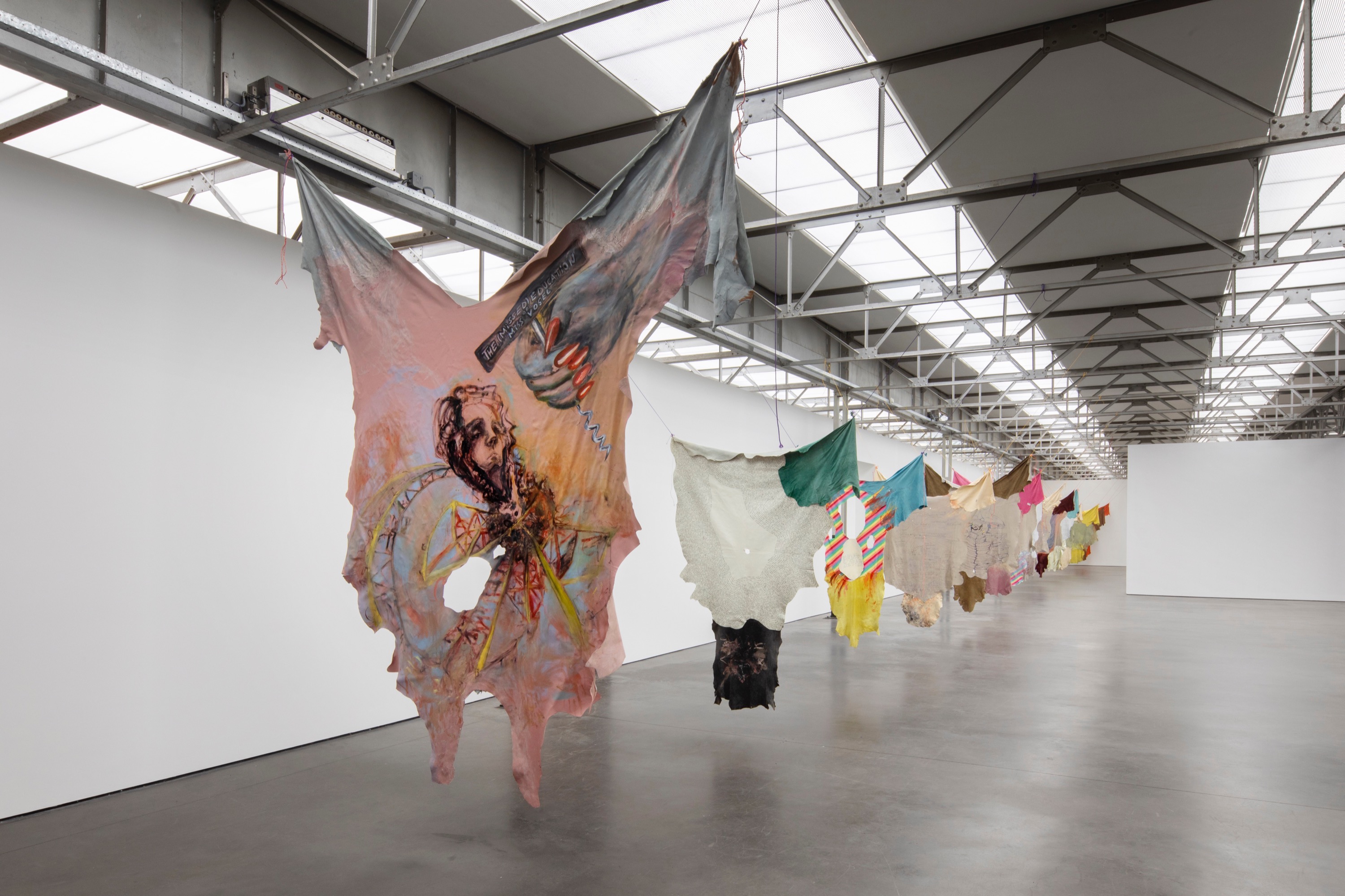 Raphaela Vogel, The (Missed) Education of Miss Vogel , 2021, pen, oliekrijt, olieverf, lijm, geitenleer, schapenleer, elandenleer en koord, diverse afmetingen, courtesy de kunstenaar en BQ, Berlijn, foto Eddo Hartmann