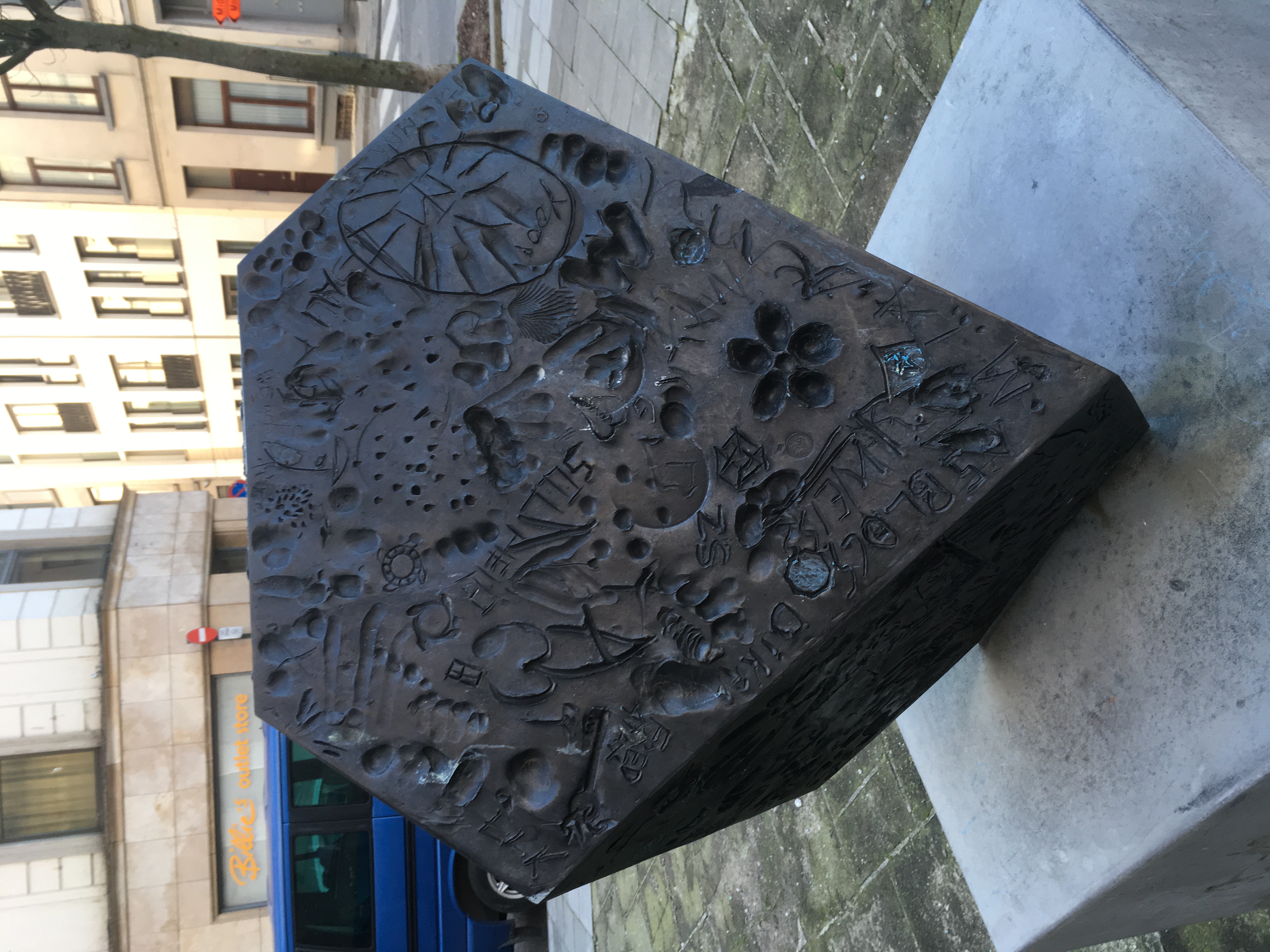 Kendell Geers, Melancholia, MO(nu)MENT 1514 | 2015, foto Koen Van Synghel