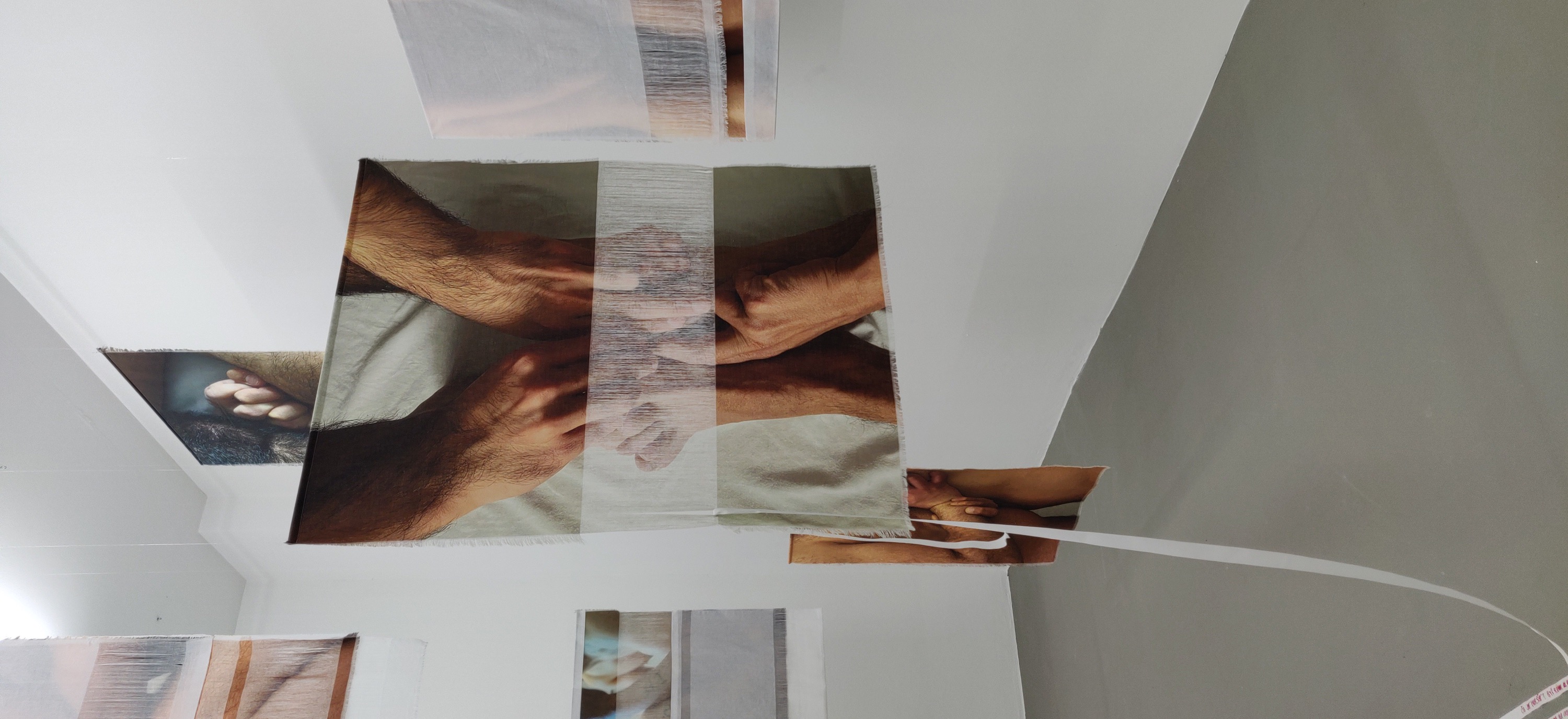 Robert Gabris, Error , fotoinstallatie documenta 15, foto Marleen Van Driessche