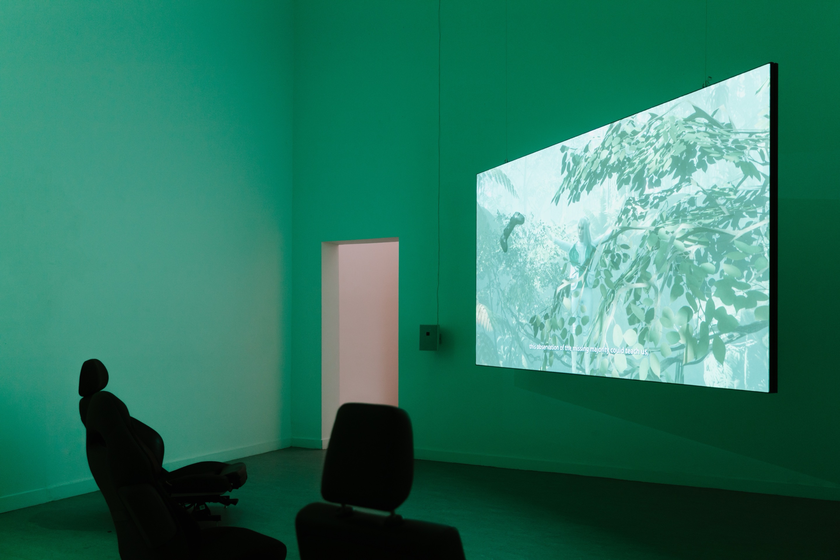 Installatiezicht Riar Rizaldi, Fossilis , 2024, Z33, Hasselt, tentoonstelling in samenwerking met de Jan Van Eyck Academie, Maastricht, courtesy de kunstenaar en VH AWARD, Hyundai Art Lab, Seoul, foto Selma Gurbuz