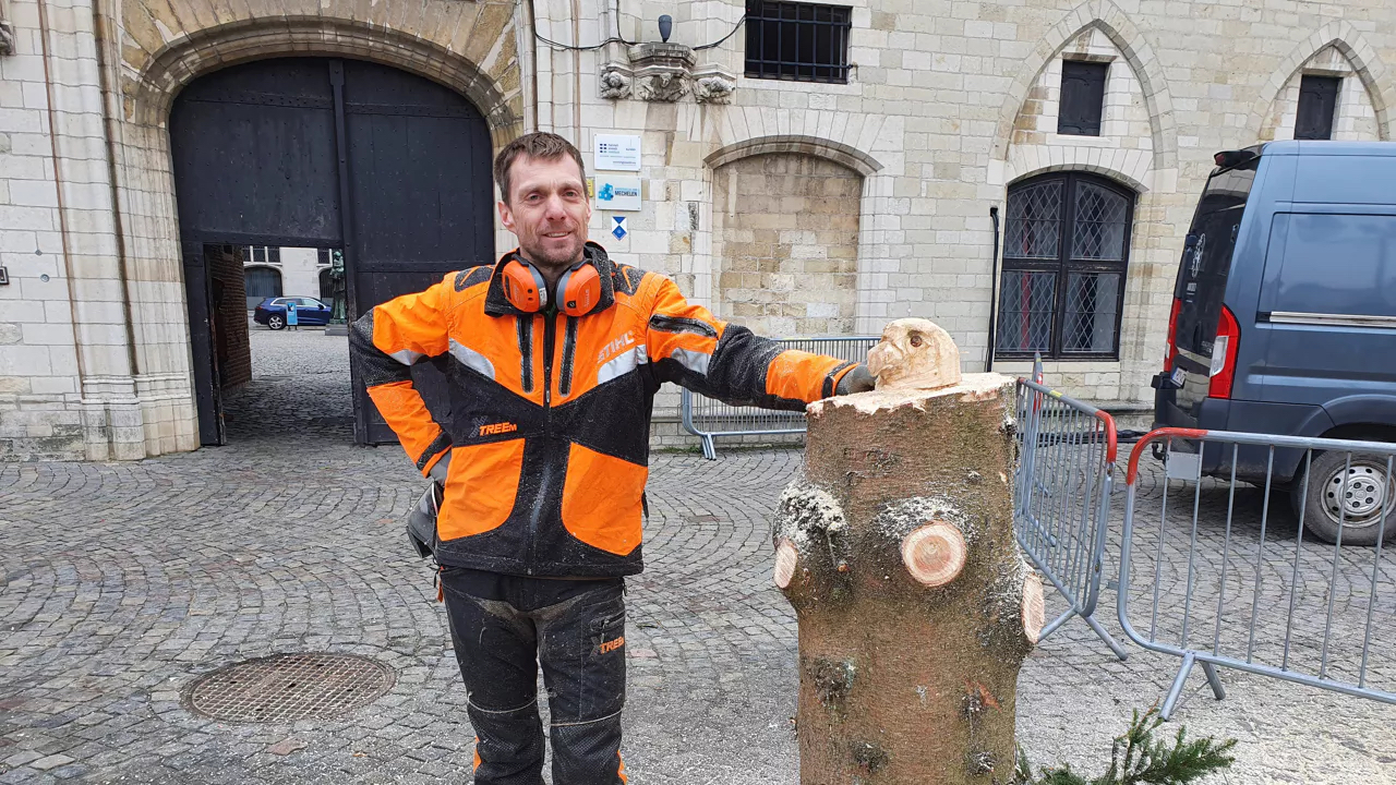 Kettingzaagkunstenaar Leo Beterams, foto Radio 2