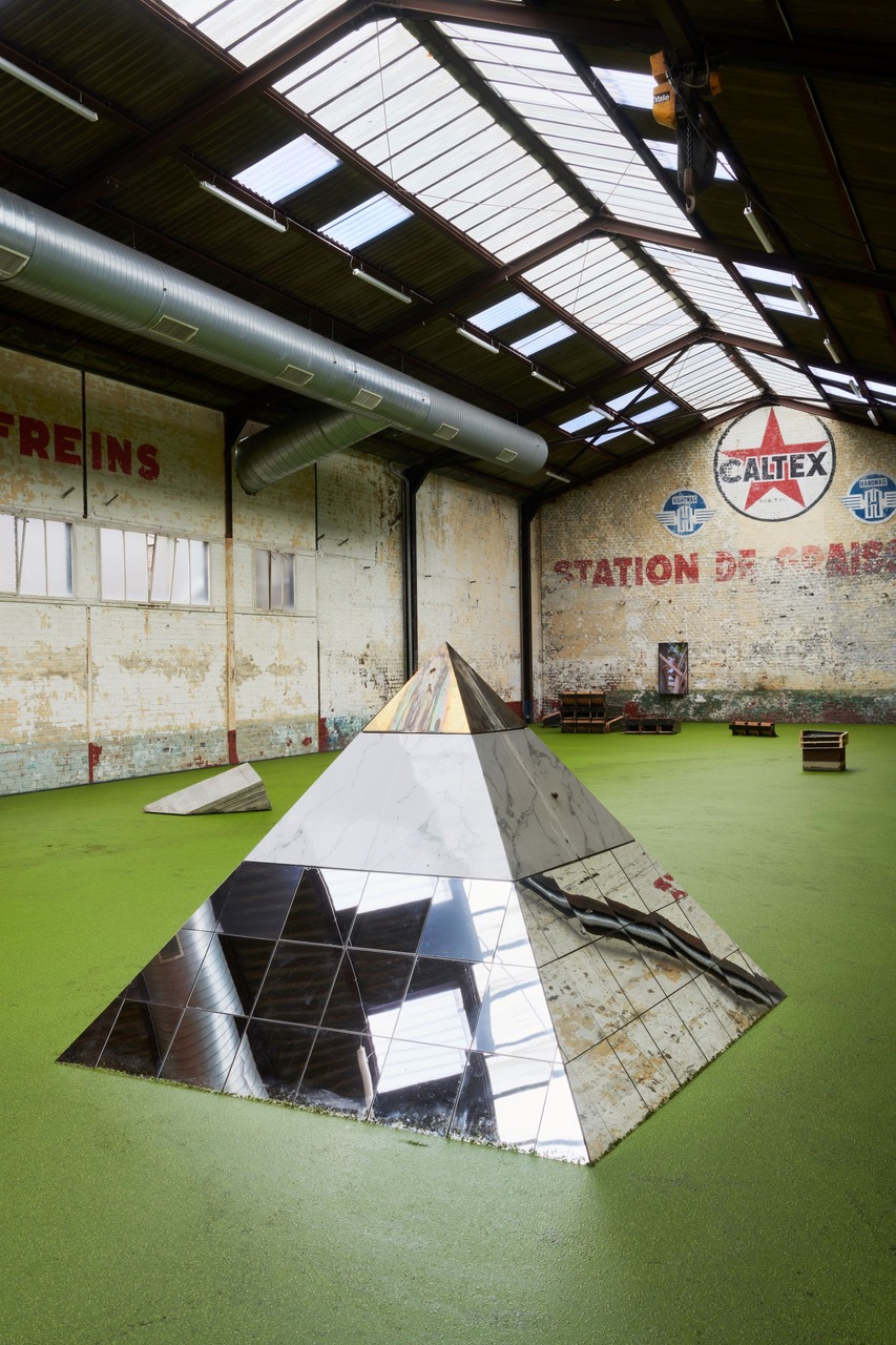 Tentoonstellingszicht Adrien Tirtiaux Super Structures , 2022, SPACE, Luik, foto Alain Janssens