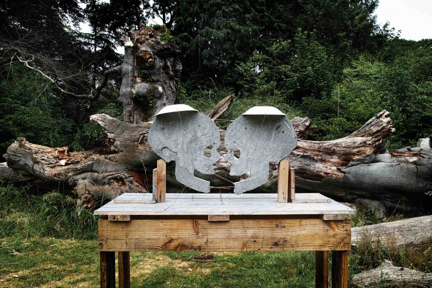 Dirk Zoete, ‘Backyard voodoo arrangements with various concrete elements’, 2008-2017, foto Jean-Pierre Stoop