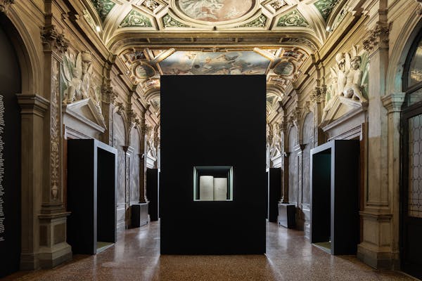 Fondazione Prada-venice, tentoonstellingszicht Human Brains , foto Marco Cappelletti