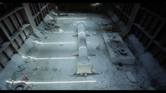 Adrian Paci, ‘The Column’, 2013, vidéo couleur, son, 25’40’’, courtesy kaufmann repetto, Milan, et Galerie Peter Kilchmann, Zurich, © Adrian Paci 2013