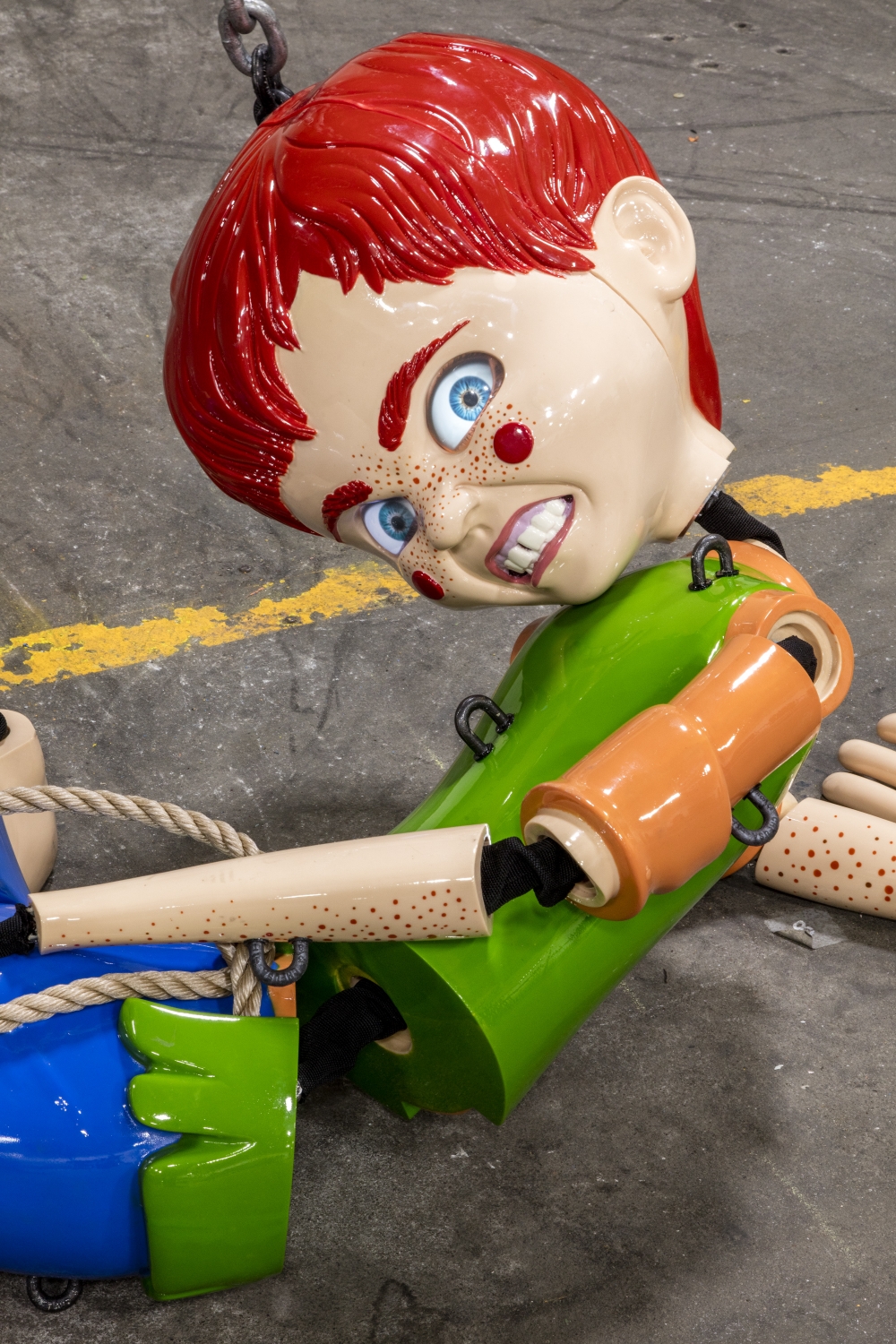 Jordan Wolfson, Colored sculpture, 2016, Mixed media, Overall dimensions vary with each installation, Courtesy Sadie Coles HQ, London and David Zwirner, New York, Photo by Josh White