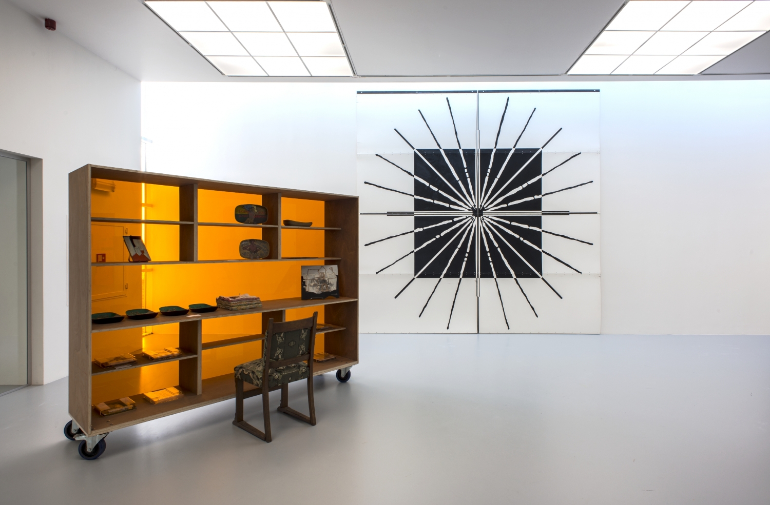 AMVK, tentoonstellingszicht van 'AMVK', foto M HKA, courtesy M HKA en de kunstenaar