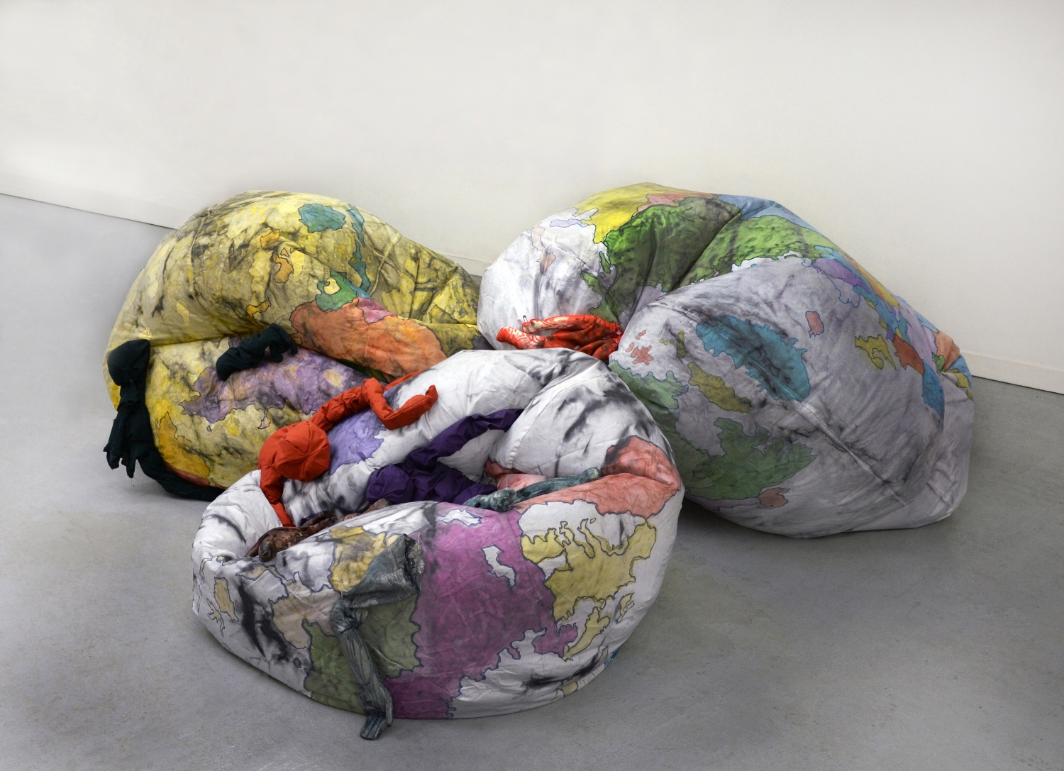 Annette Messager, ‘Notre planète’, 2013-2015, © Marc Domage, © adagp 2015