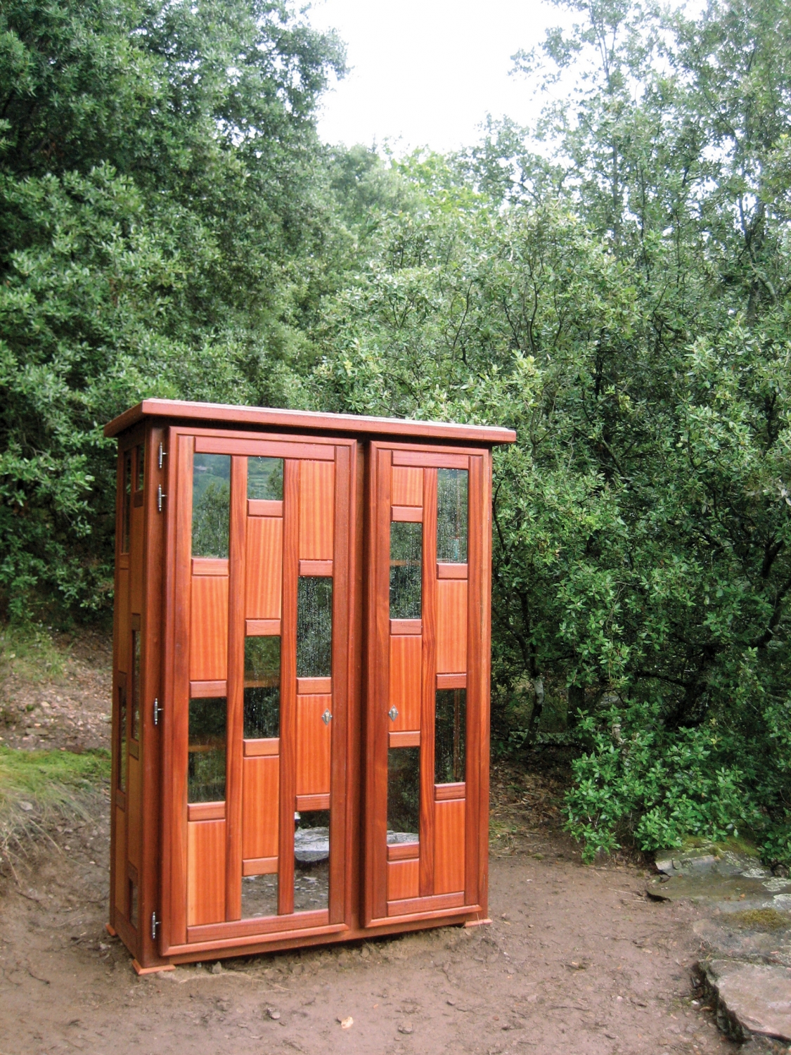 ‘Revolution is not a pique-nique’, Denicolai & Provoost, 2007, Saint-Mélany / Vallée de la Drobie (Ardèche / France), photo : Denicolai & Provoost