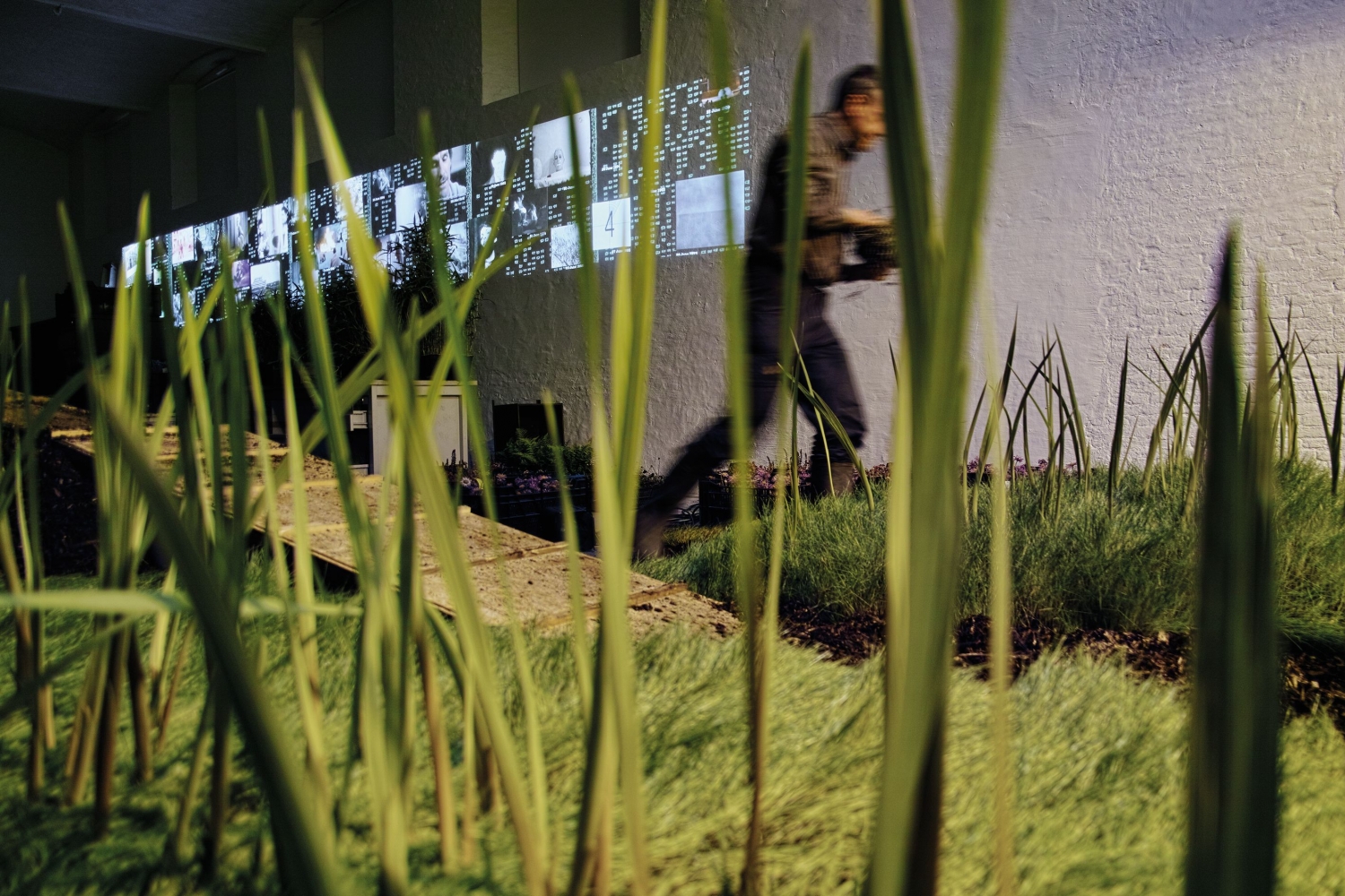 Detail van de installatie ‘Picnic at Hanssenspark’ van en met Danny Devos, foto Jean-Pierre Stoop