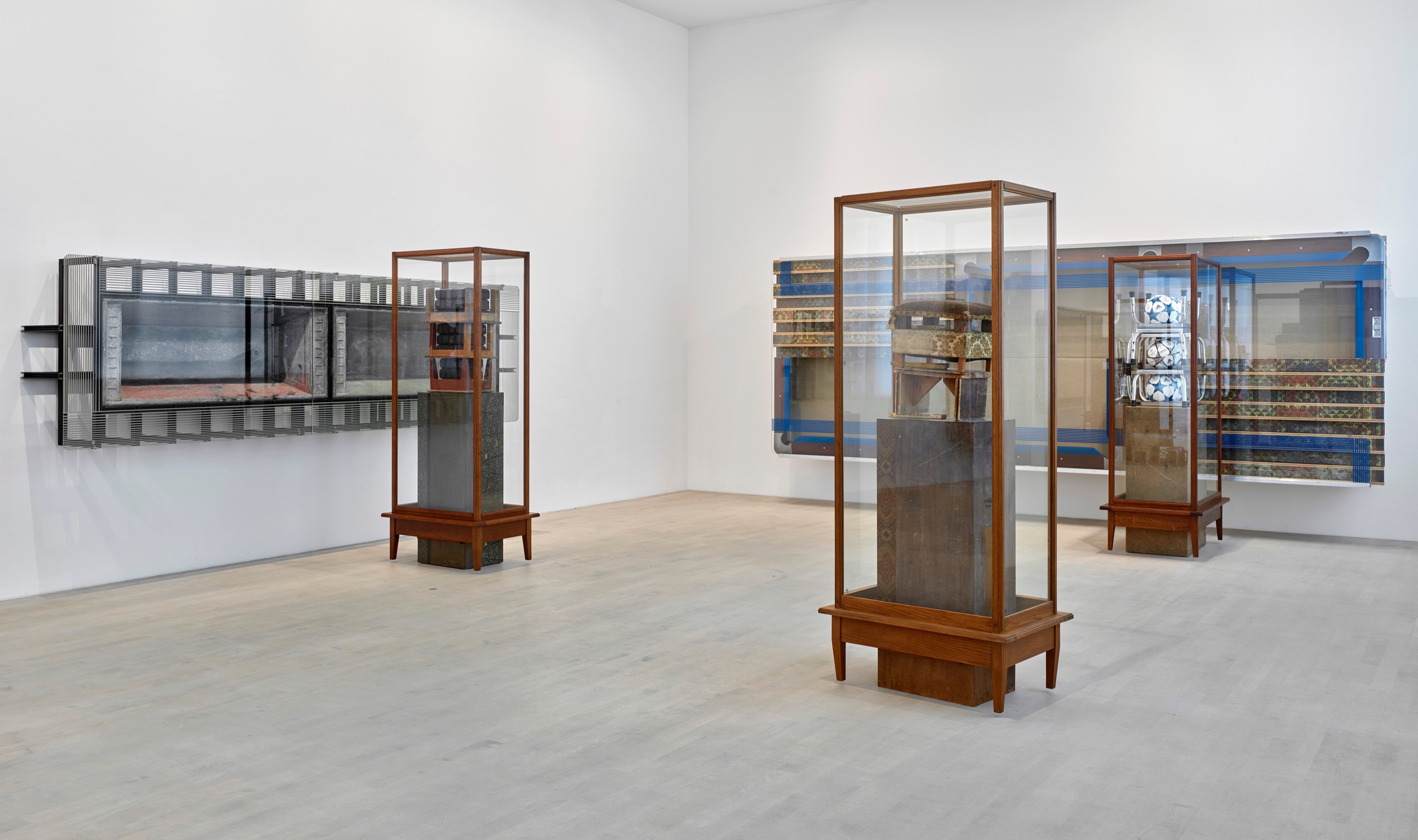 Tentoonstellingszicht Der Mucha – An Initial Suspicion, 2022, K20 en K21 Kunstsammlung Nordrhein-Westfalen, Düsseldorf, foto Achim Kukulies
