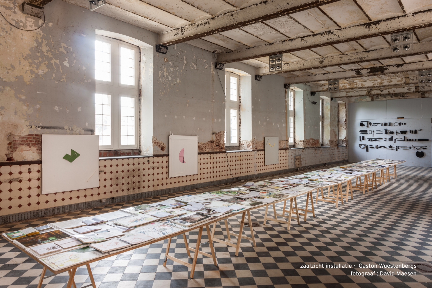 Gaston Wuestenbergs, 2016, installatiezicht in ‘Do boomerangs always come back?’ © foto David Maesen