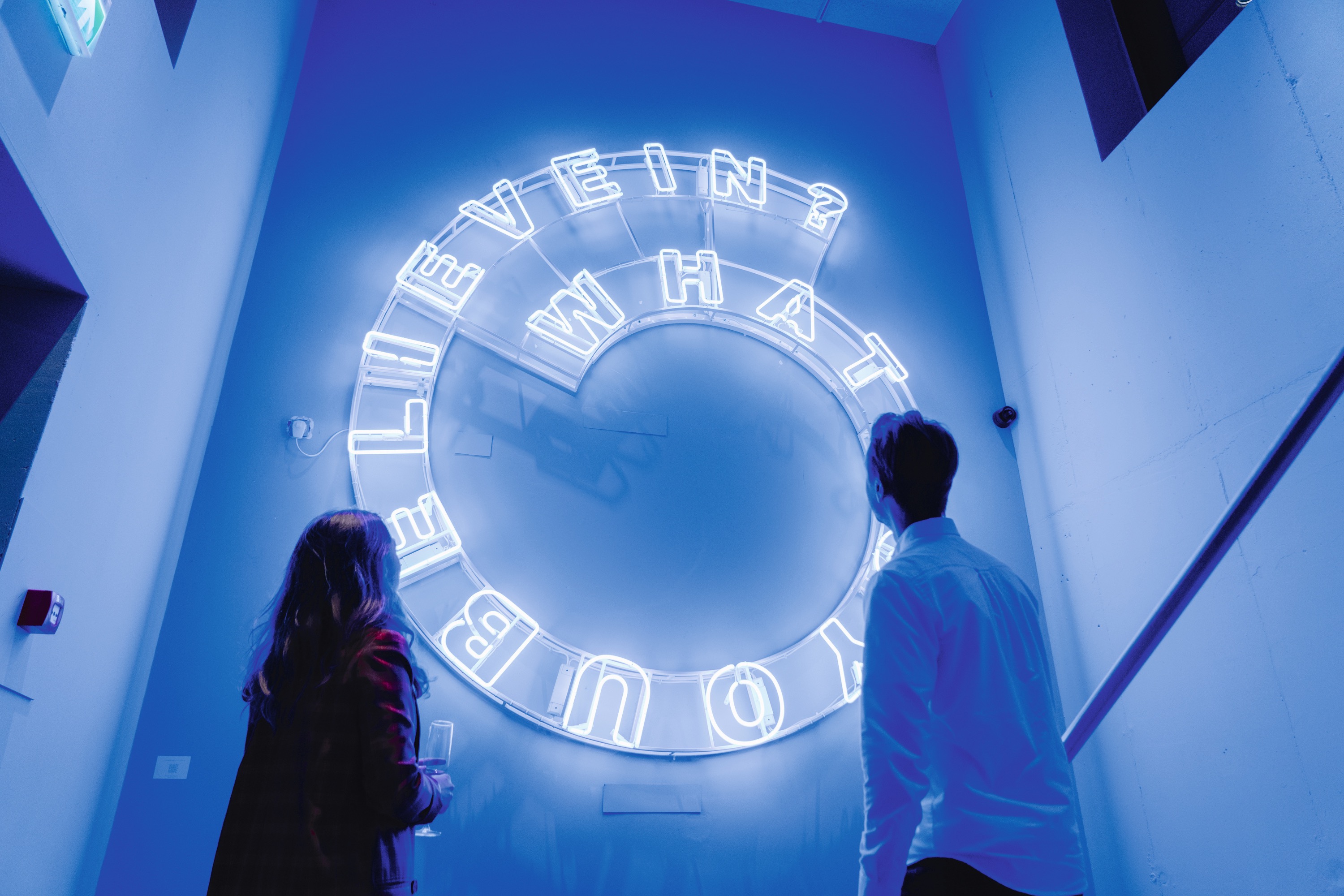 Publieke opening Kendell Geers bij Capital C, Ron Mandos Amsterdam Art Gallery, 2021. – Foto Almichael Fraay