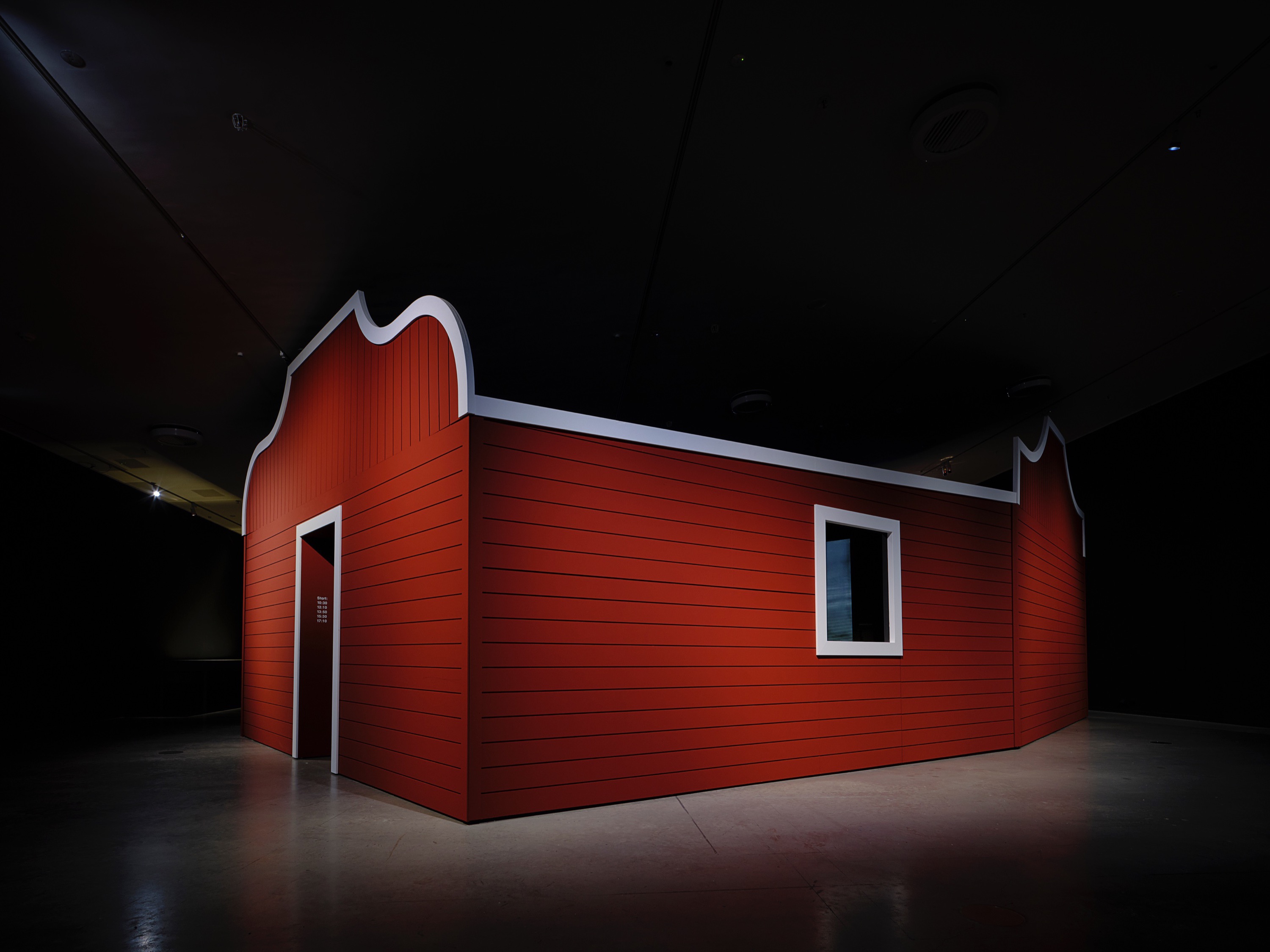 Fiona Tan, Footsteps , 2022, Fiona Tan, Mountains and Molehills , Eye Filmmuseum Amsterdam, 2022, courtesy Frith Street Gallery, Londen, foto Studio Hans Wilschut