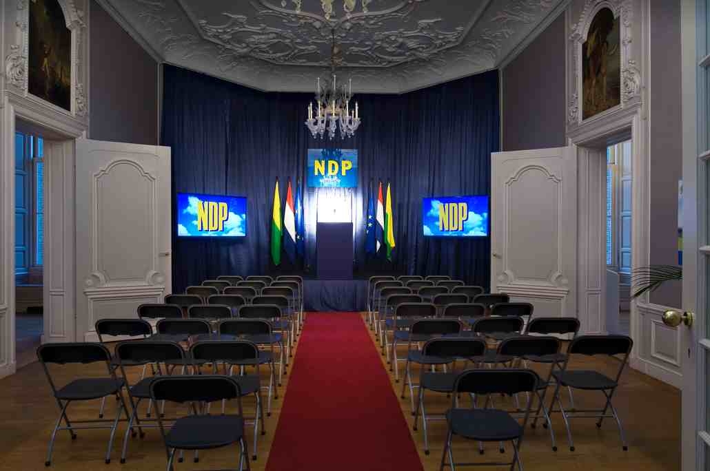 Guillaume Bijl, ‘Nieuwe Democratische Partij’, installatie 2016 © foto Jhoeko