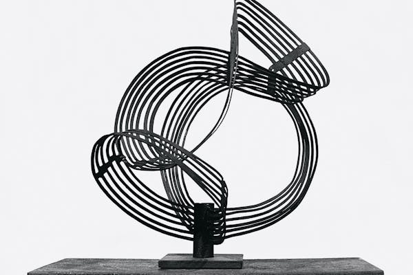 Gego (Gertrud Goldschmidt), 12 Concentric Circles  ( 12 círculos concéntricos ), 1957, aluminum and paint, 37 x 29 x 24 cm (including base), private collection, Austin, courtesy Archivo Fundación Gego, © Fundación Gego, photo Tasnadi