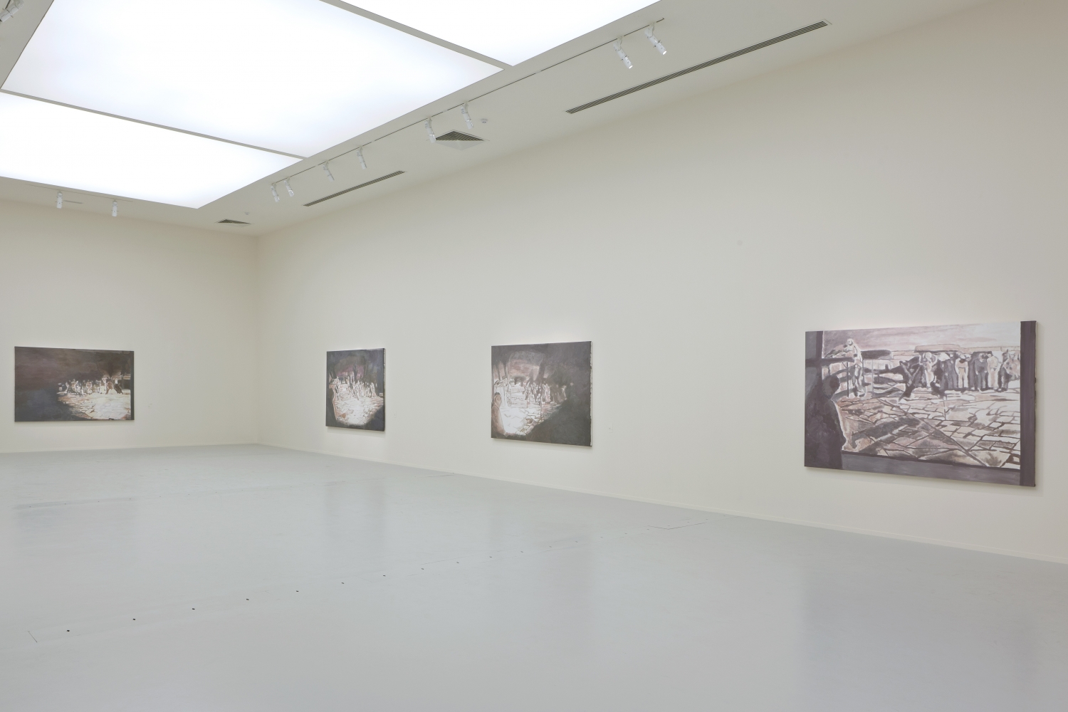 Luc Tuymans, installatiezicht ‘Intolerance’, Qatar Museums Gallery Alriwaq, © studio Luc Tuymans / Wilfried Petri