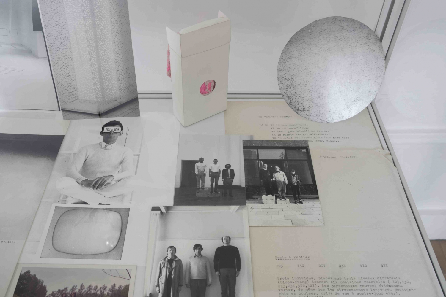 Guy Mees, exhibition view (vitrine) Bureau des Réalités, Brussels, Guy Mees archives documents, photographs, texts and objects