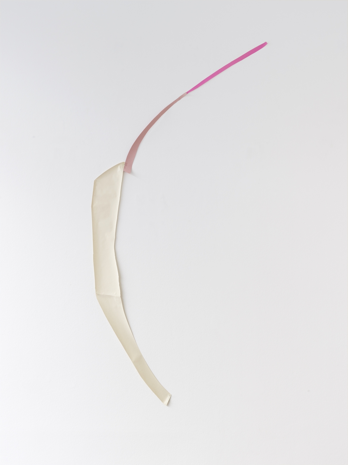 Guy Mees, ‘Verloren ruimte’, 1985, papier (wit, altrosa, roze), 200 x 125 cm, foto Simon Vogel, courtesy Galerie Nagel Draxler, Berlin Cologne