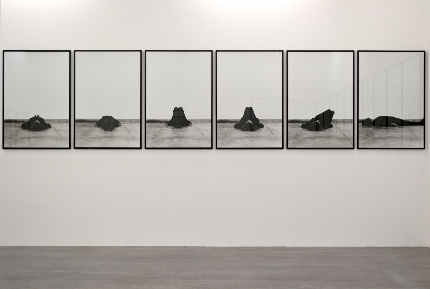 Helena Almeida: ‘Corpus’, tentoonstellingszicht, Wiels, 2016, foto Micha Pycke
