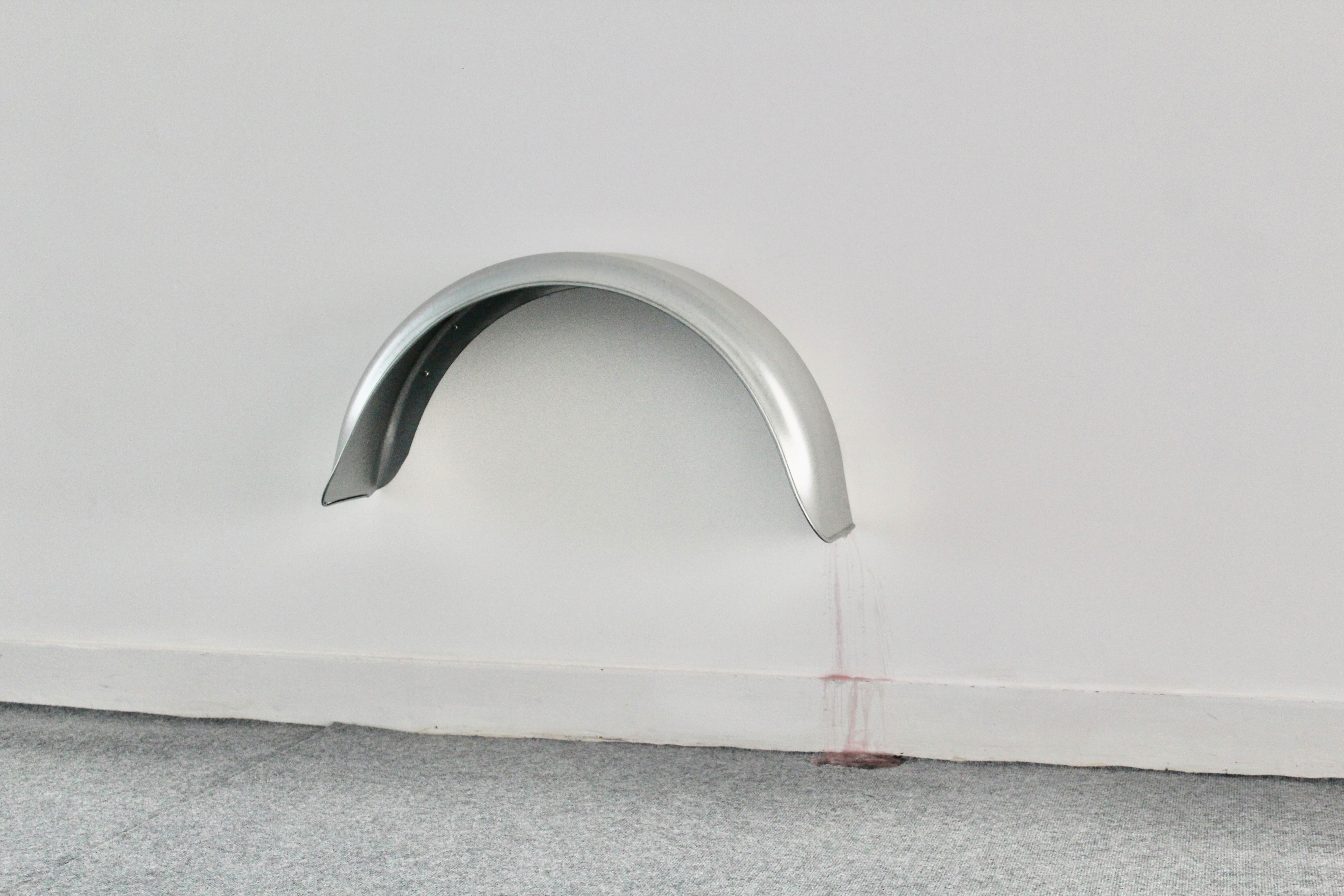 Herman Van Ingelgem, Untitled , (metalen wielkap, paraffine), 2021. Courtesy Annie Gentils Gallery