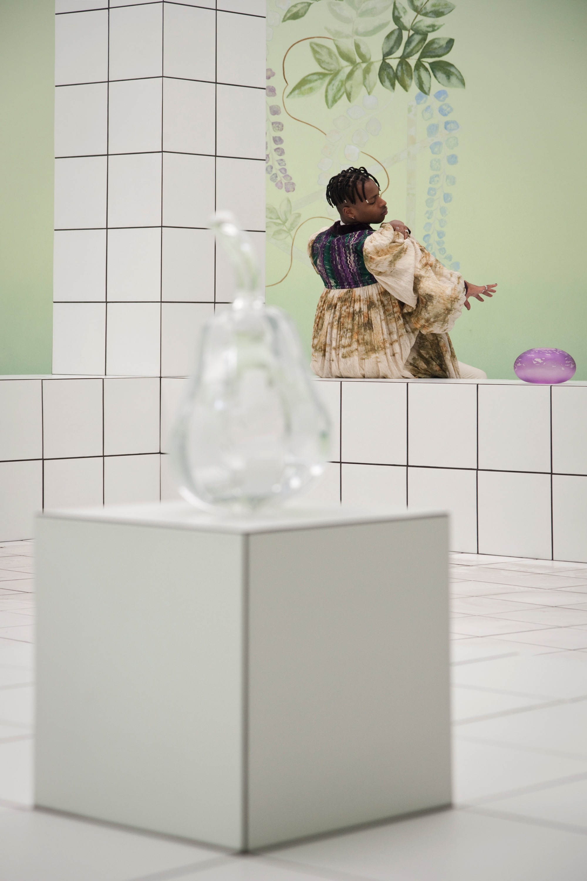 Anthea Hamilton, installatiezicht Mash Up in M HKA. – Foto: Tom Van Hee