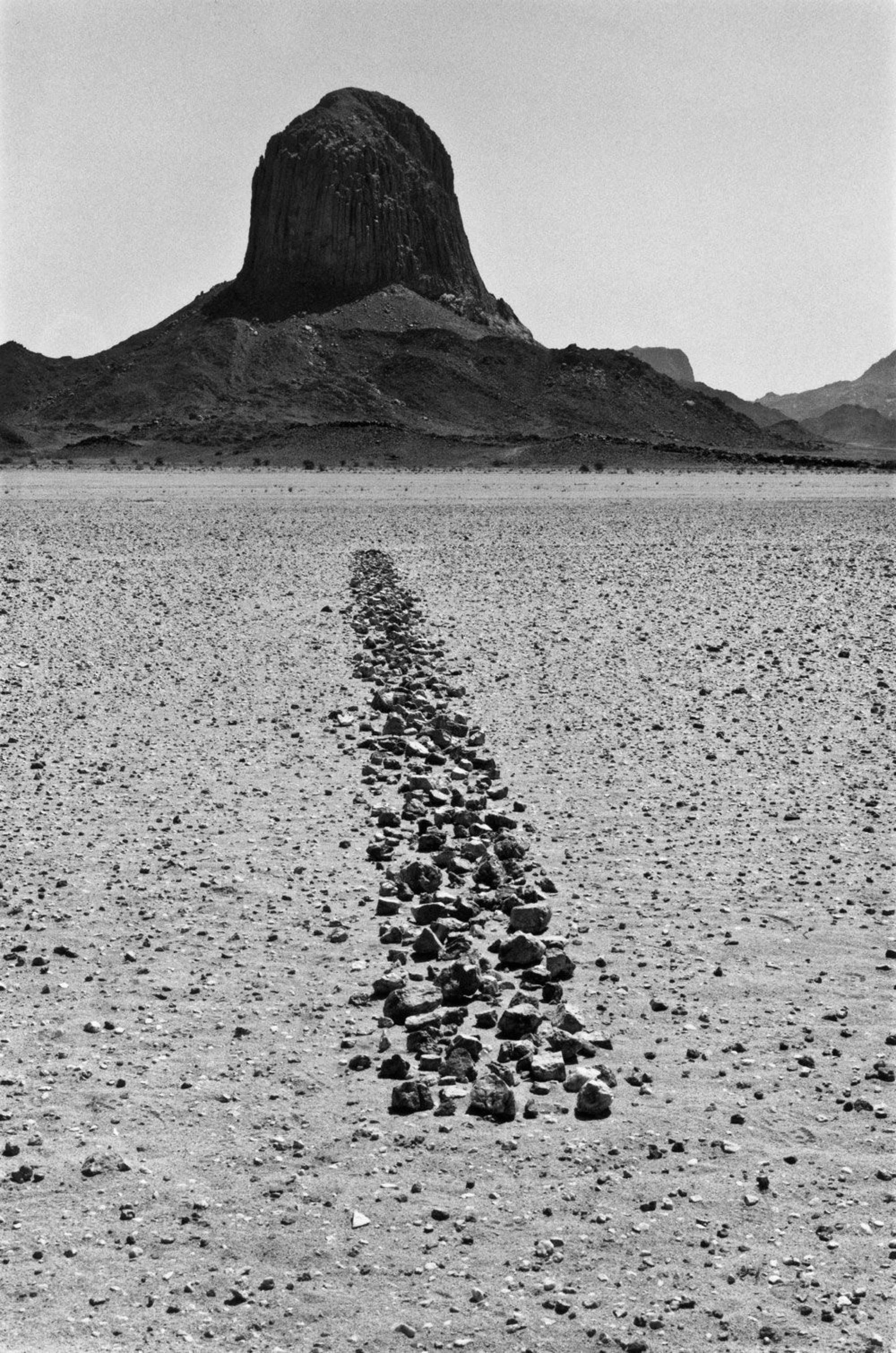 Richard Long, Sahara Line , 1988. – © Richard Long, DACS/Artimage 2021, foto Richard Long
