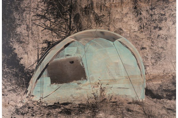 Ives Maes, Tent , 2022, UV-print op multiplex, olieverf, afromosia houten lijst, 127,2 x 158,4 x 4 cm