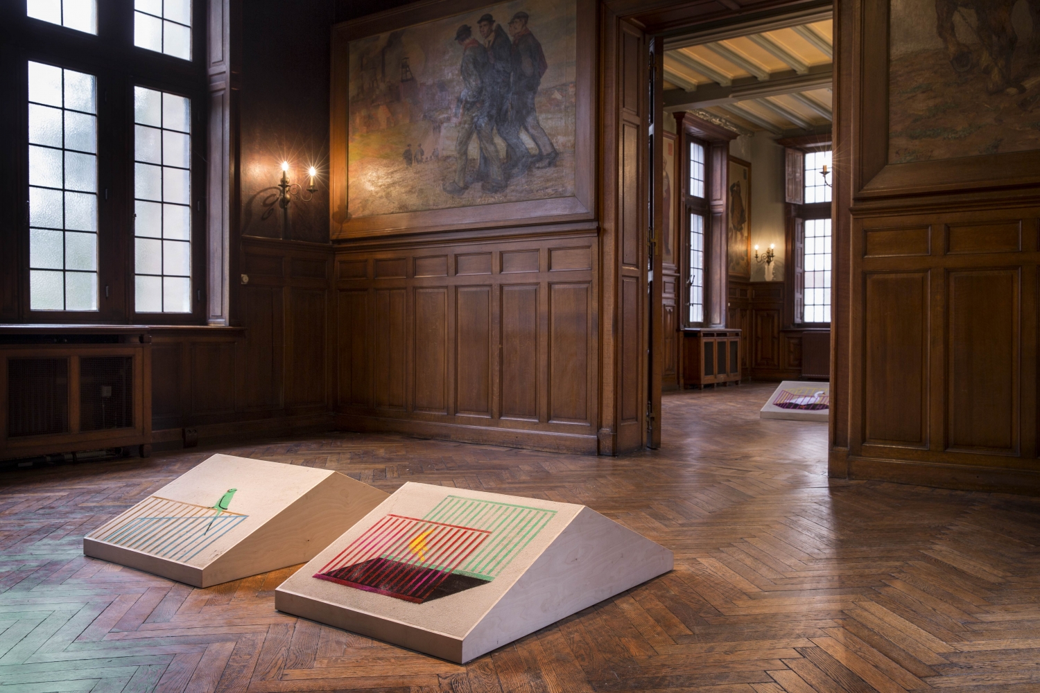 Kasper Bosmans, installatiezicht met ‘Perroquet’ (2x), 2014 en ‘Kanarie’ (2x), 2014 (Collectie Mu.ZEE, Oostende), foto © Kristof Vrancken