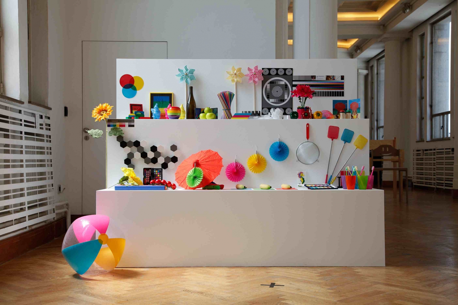 ‘Testreihe IV’, 2015, multimedia installation, 200 x 120 x 160 cm. Installation view Young Belgian Art Prize, Bozar, Brussels, Belgium, June 2015. Photo: Katrin Kamrau, 2015 / courtesy the artist and stilll gallery, Antwerp