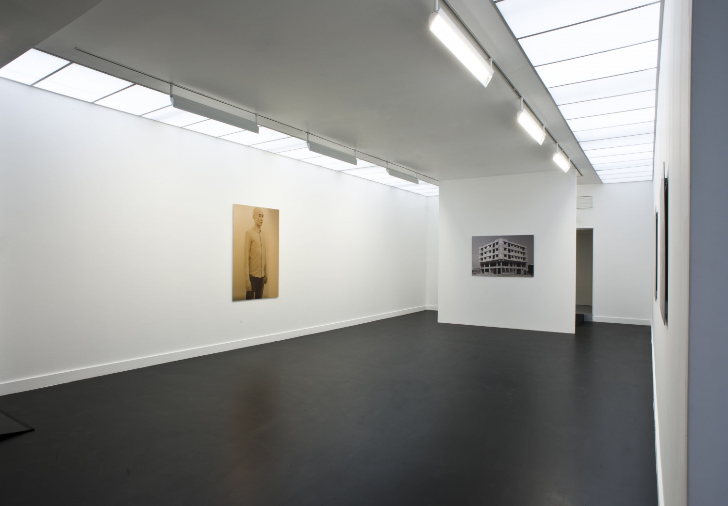 Tentoonstellingszicht ‘DIALOOG #2 Luc Tuymans & Vanessa van Obberghen’, foto M HKA