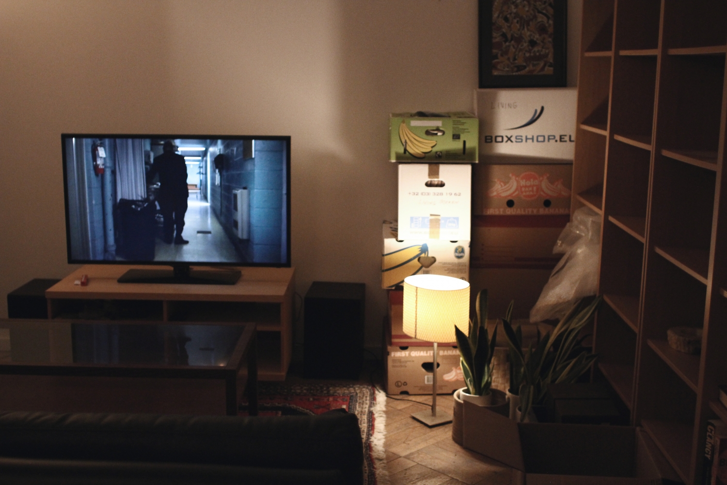 Omer Fast, ‘Looking Pretty for God (After G.W.)’, tentoonstellingszicht © Omer Fast