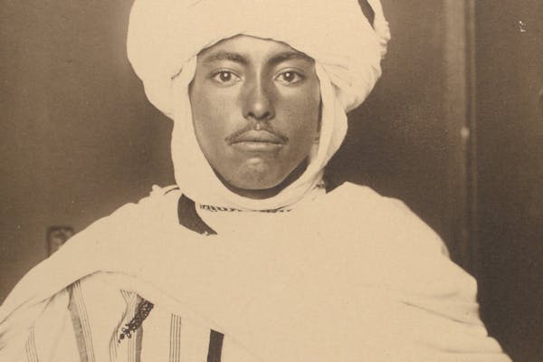 Augustus F. Sherman, Algerian man , 1910, foto, courtesy The New York Public Library Digital Collections