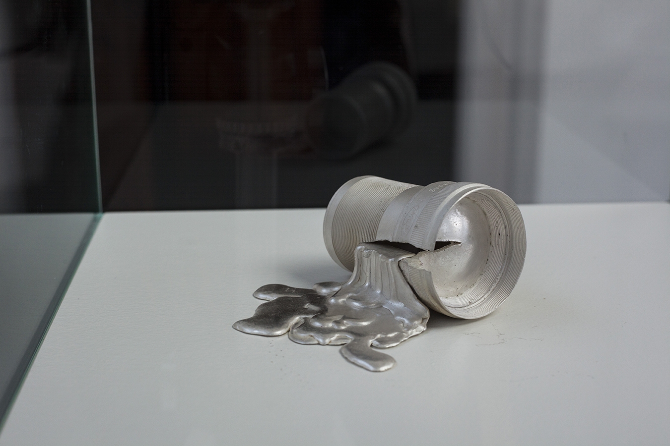 Runa Islam, tentoonstellingszicht ‘Anatomical Study’, 2014, foto Tom Callemin, courtesy Runa Islam en White Cube