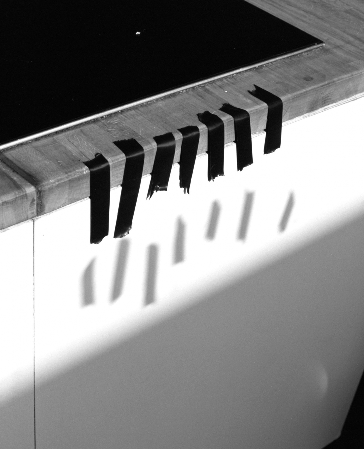 Sine Van Menxel, ‘IIIIIII’, een analoge barietprint, 52 x 64 cm, 2016, courtesy Trampoline Gallery