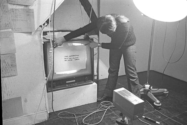 Videomanifestatie Propositions d’artistes pour un circuit fermé de télévision , Andrée Blavier, 1971, archief Yellow Now, foto Guy Jungblut
