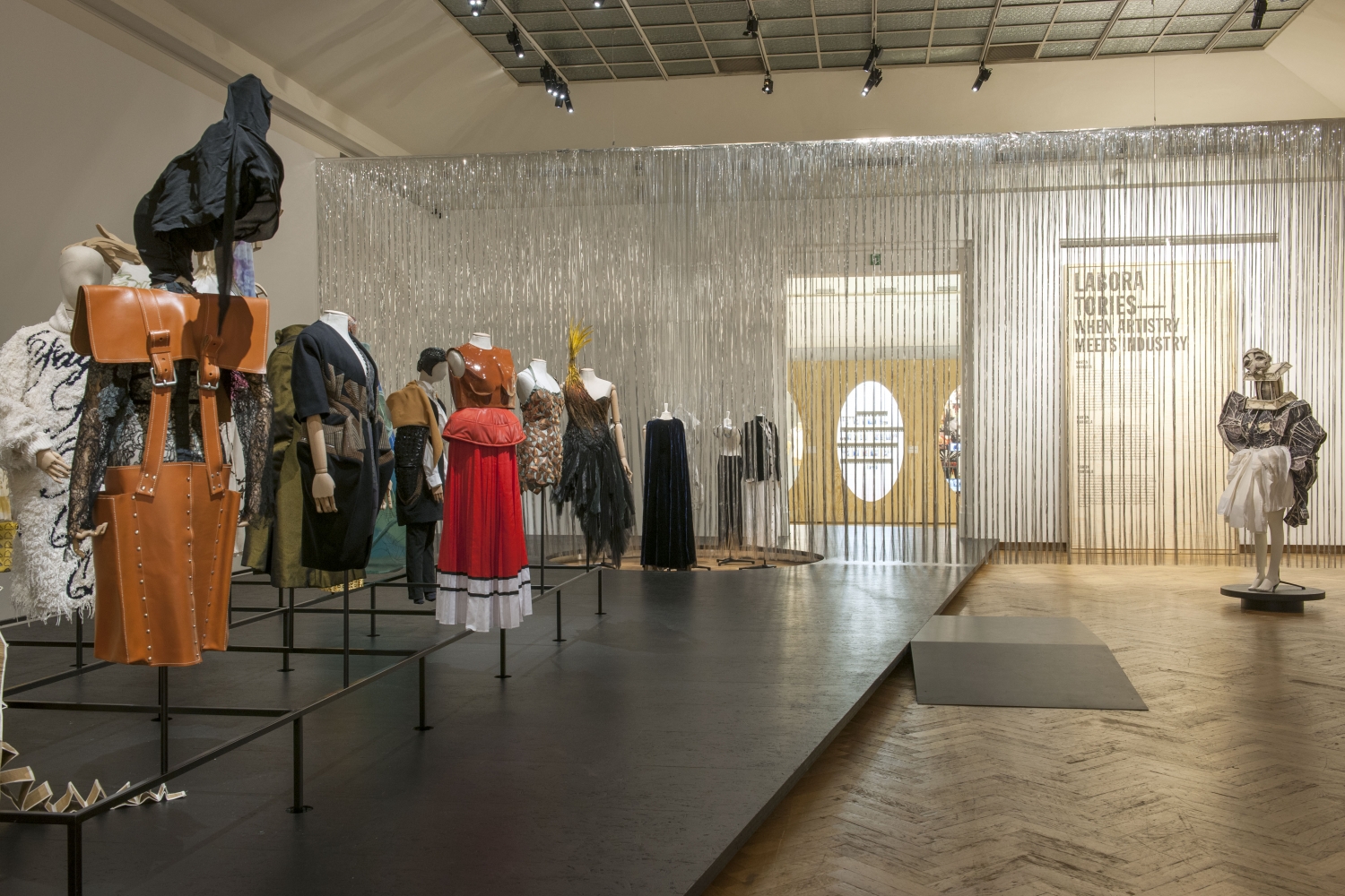 ‘The Belgians. An unexpected fashion story’, zaalzicht, © foto Philippe De Gobert