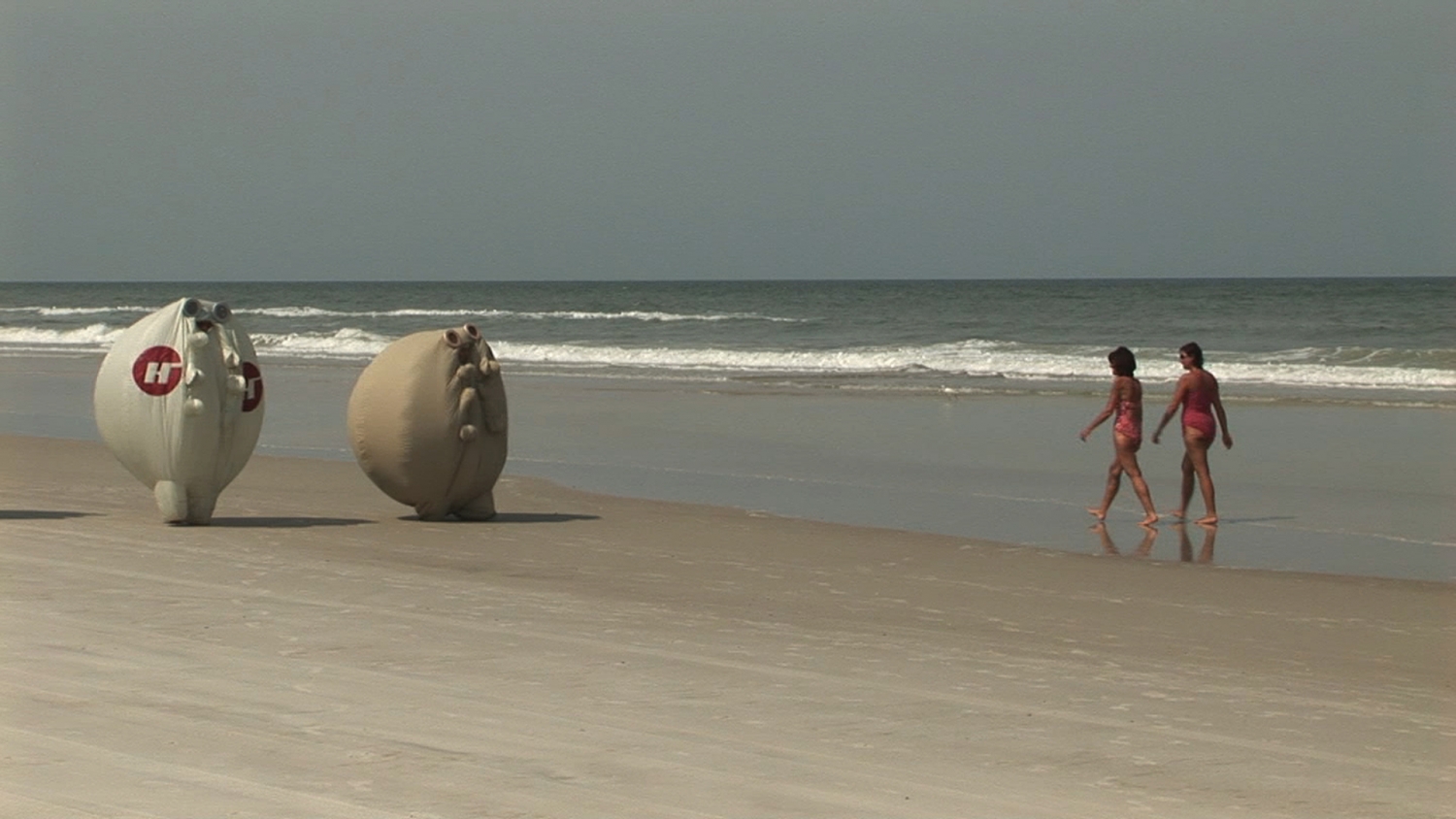 The Yes Men, 'SurvivaBalls' in de film 'The Yes Men Fix the World', 2009, filmstill