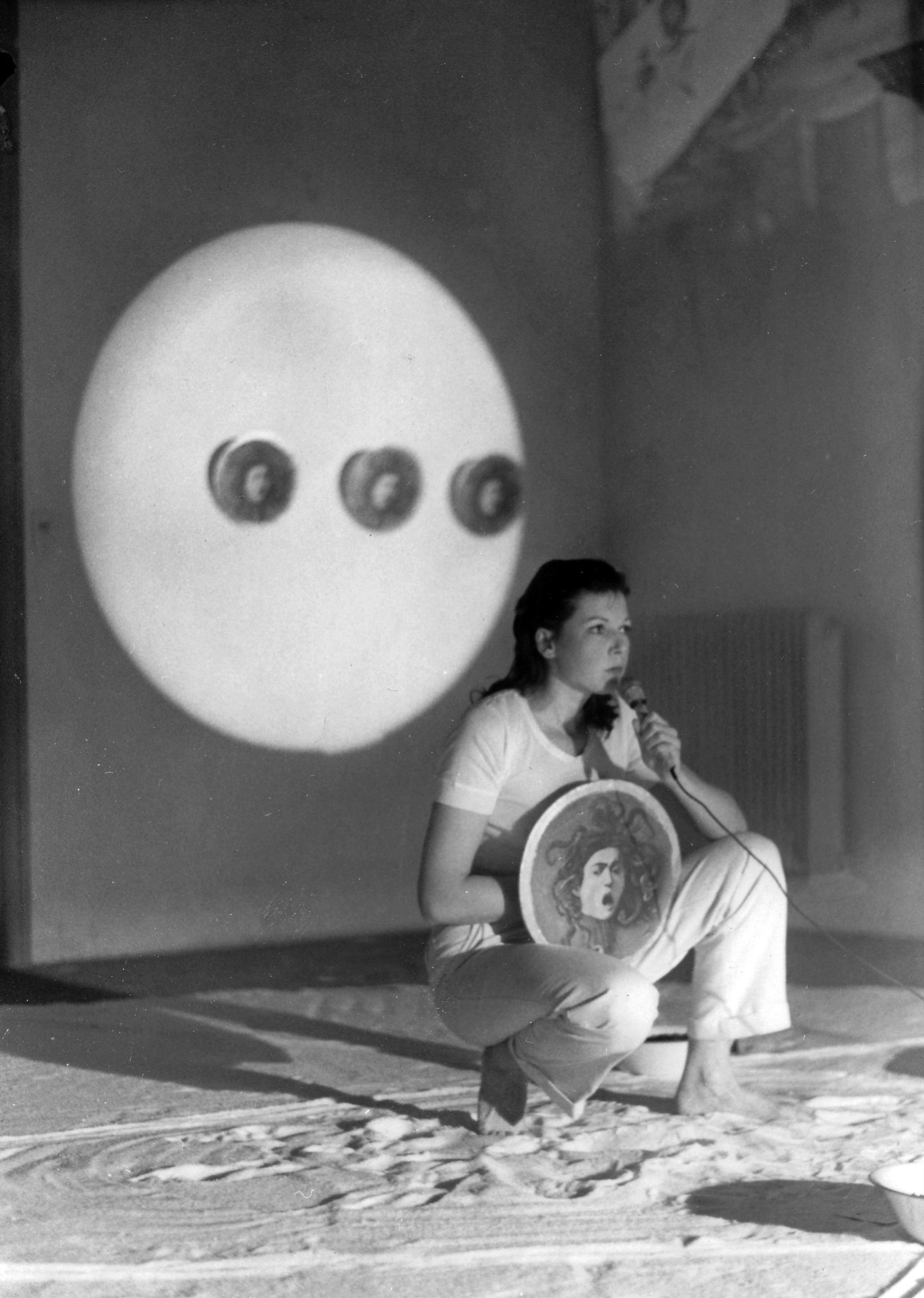 Ulrike Rosenbach, Venusdepressionen — Medusaimagination , performance, 1977, © Ulrike Rosenbach, VG Bild-Kunst