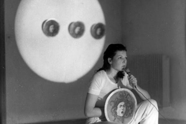 Ulrike Rosenbach, Venusdepressionen — Medusaimagination , performance, 1977, © Ulrike Rosenbach, VG Bild-Kunst