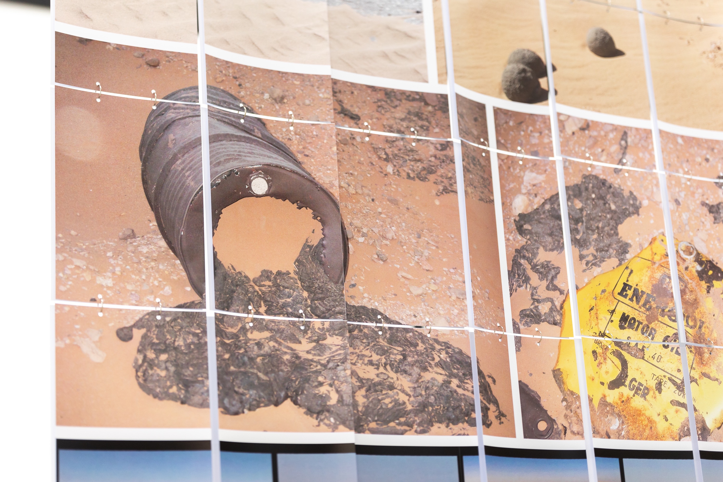 Installatiezicht Performing Colonial Toxicity door Samia Henni, 2023–2024, Framer Framed in samenwerking met If I Can’t Dance, I Don’t Want To Be Part Of Your Revolution, Amsterdam, foto © Maarten Nauw / Framer Framed