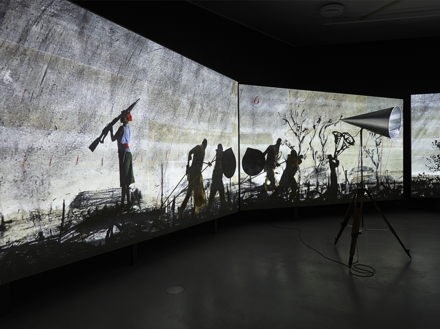 William Kentridge, tentoonstellingszicht, ‘If We Ever Get to Heaven’, 2015, © foto EYE Filmmuseum / Studio Hans Wilschut