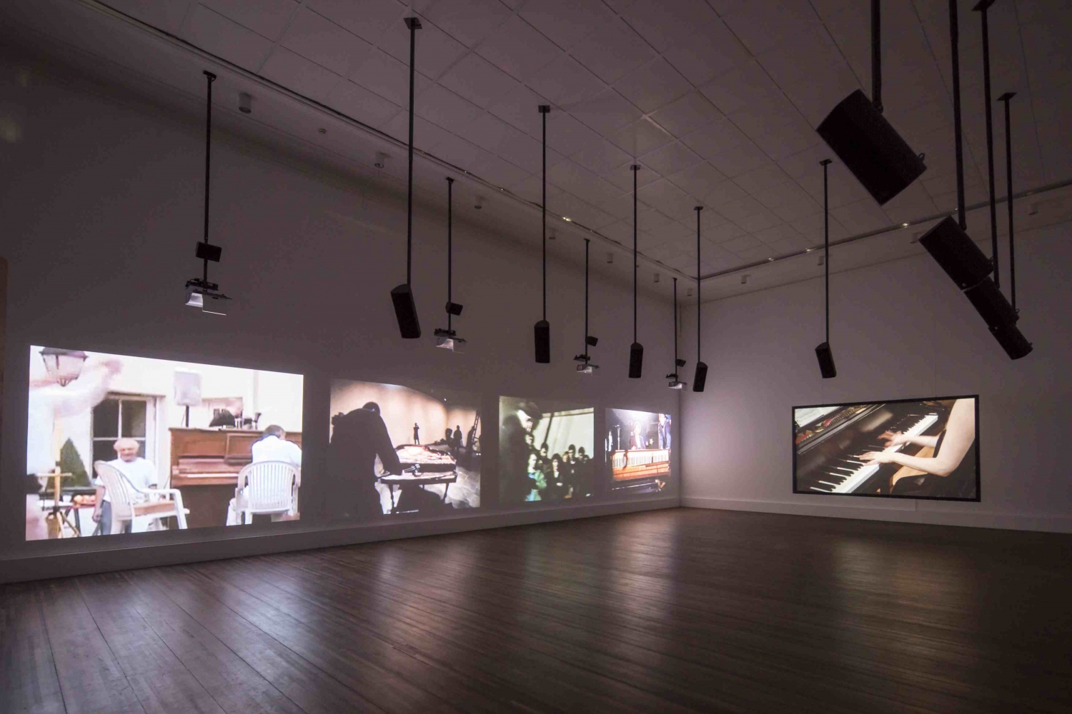 Installatiezicht CONTOUR 7, foto Kristof Vrancken