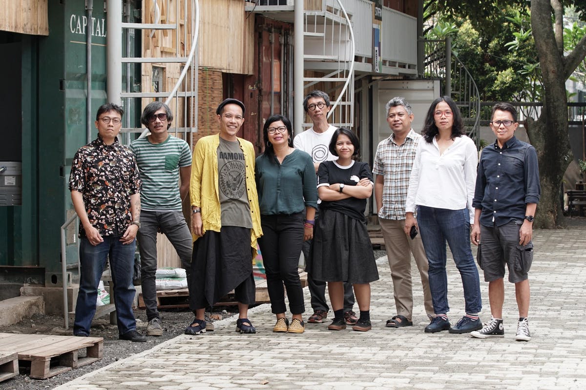 Leden van het in Jakarta gevestigd kunstenaarscollectief ruangrupa, artistiek leider van Documenta 15, courtesy de kunstenaars, foto Jin Panji 2019